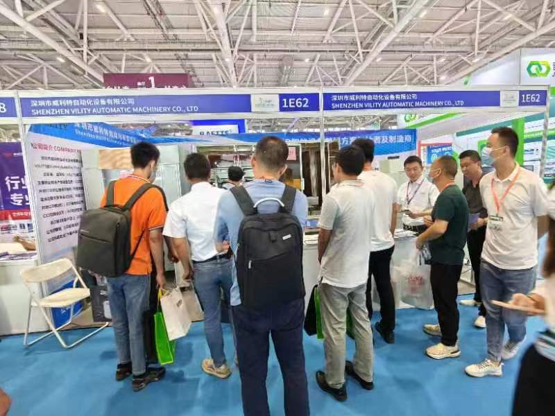 自动丝印机行业威利特展会为客户讲解丝印机专业技术