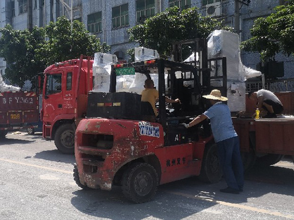 Warm congratulations on the successful entry of Shenzhen Weilite Screen Printing Machine into Gongming's large-scale market!